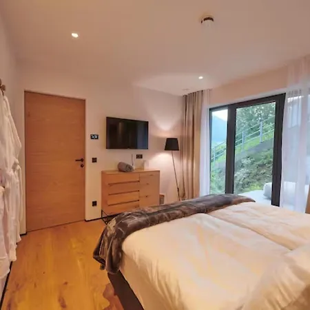 Leyzo & Bison Lake View Holiday home Zell am See